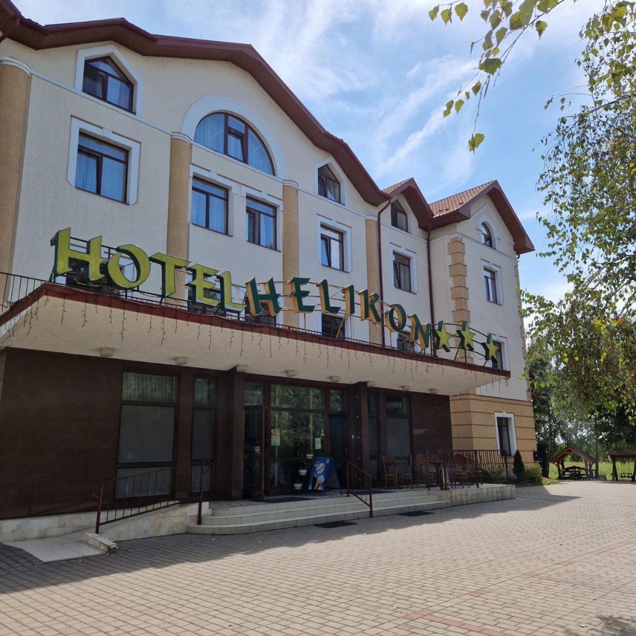 Hotel Helikon Yanoshi Exterior foto