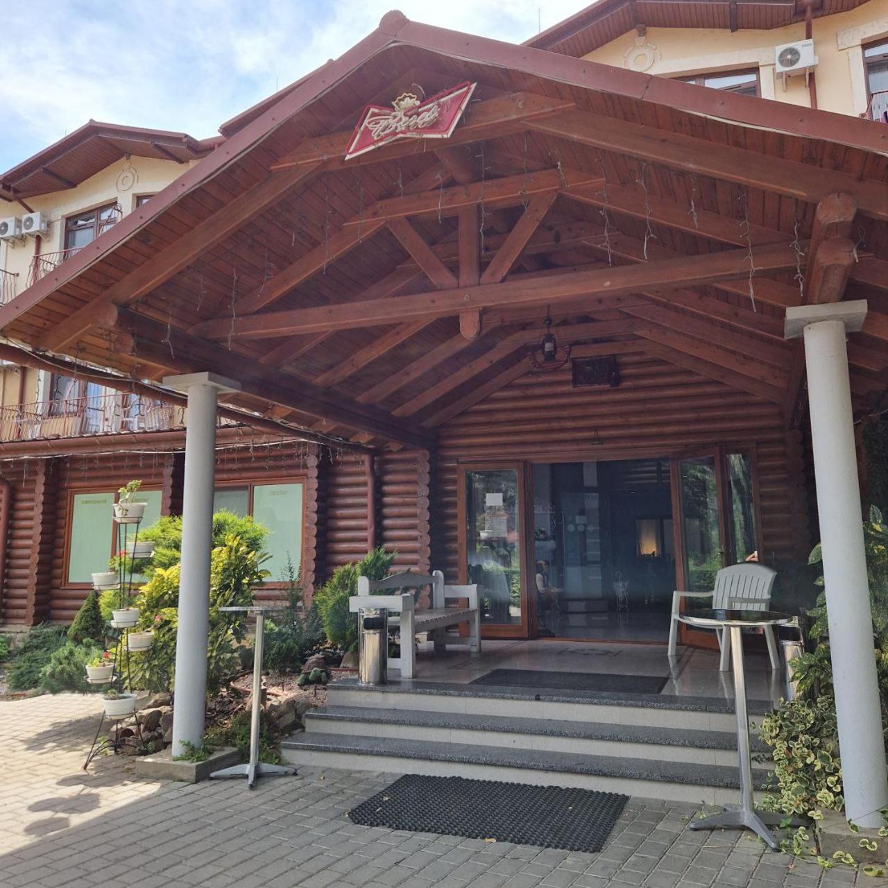 Hotel Helikon Yanoshi Exterior foto